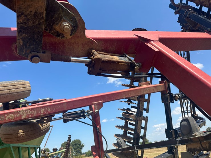 case-ih-330-image-37