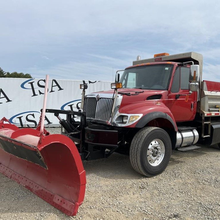 2005 INTERNATIONAL 7400