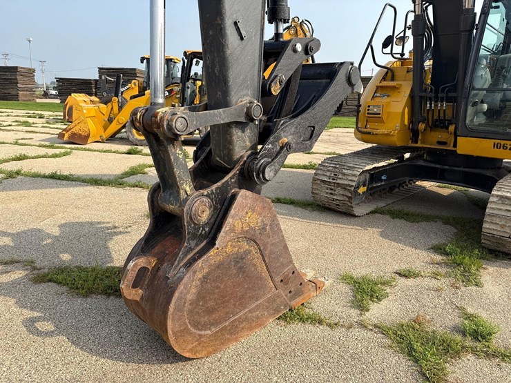 2022-deere-135g-image-10