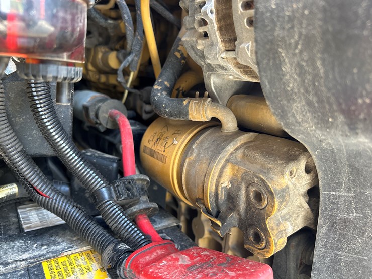 2021-caterpillar-236d3-image-30