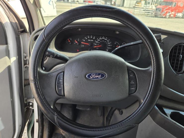 2008-ford-e250-image-50