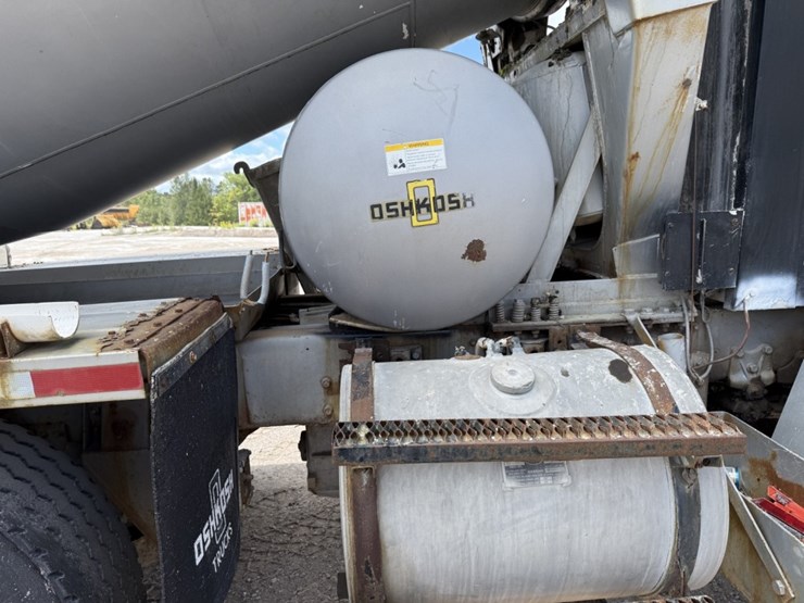 #1553-•-1991-oshkosh-mixer-truck-image-29