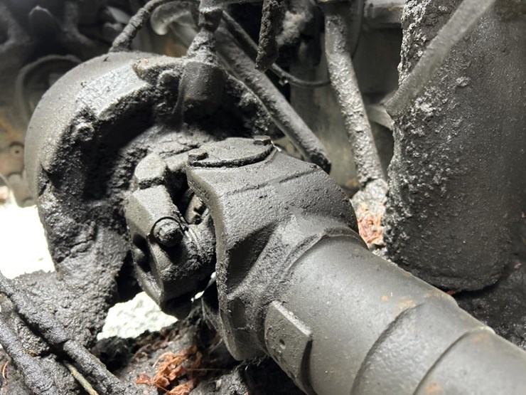 2014-deere-824k-image-40