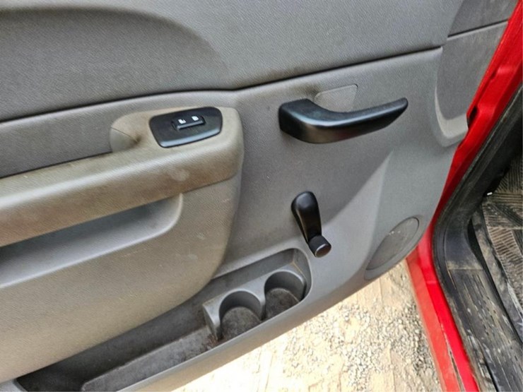 2013-chevrolet-3500hd-image-19