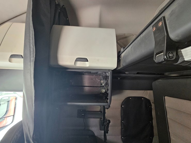 2019-freightliner-cascadia-126-image-70