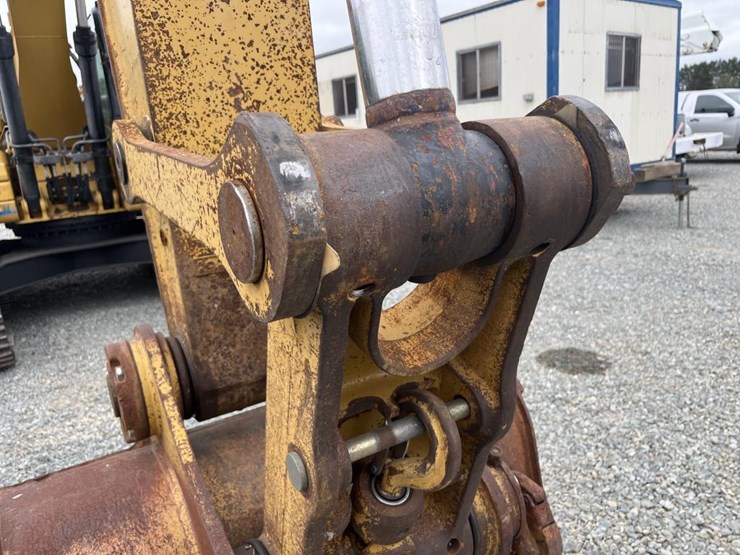 2011-caterpillar-320d-image-26