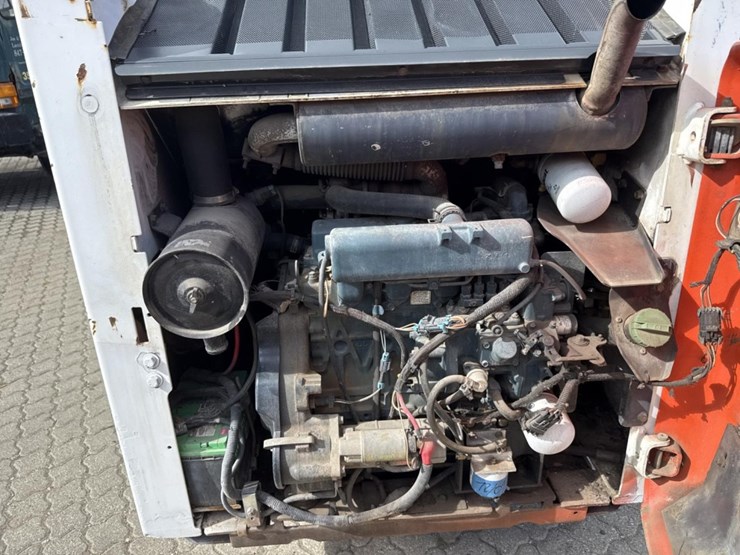 2003-bobcat-s160-image-23