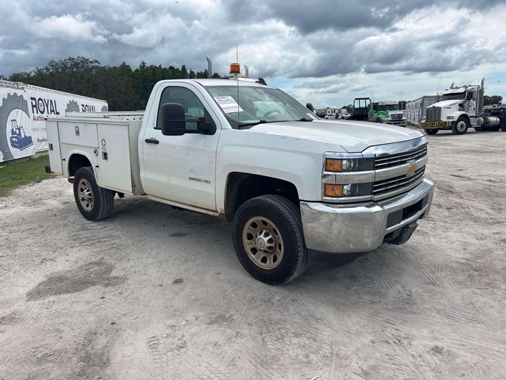 2016-chevrolet-silverado-3500hd-image-2