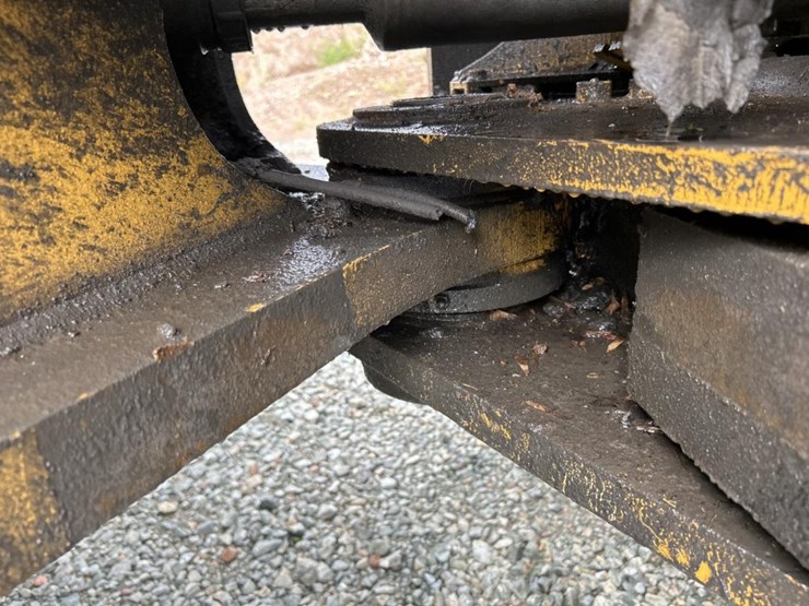 2014-deere-824k-image-38
