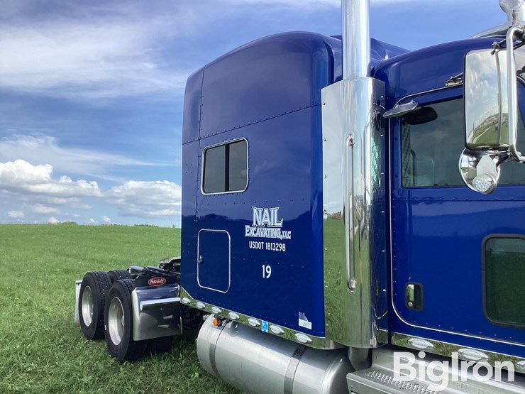 2023-peterbilt-389-image-18