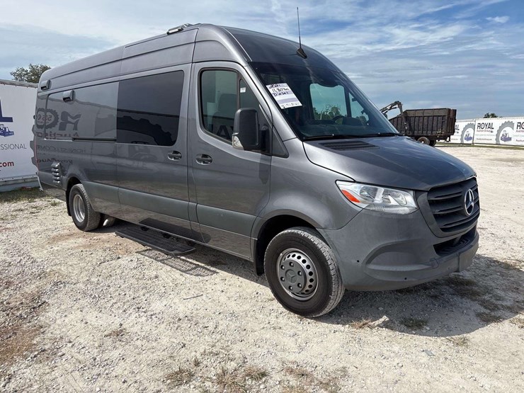 2021-mercedes-benz-sprinter-4500-image-5