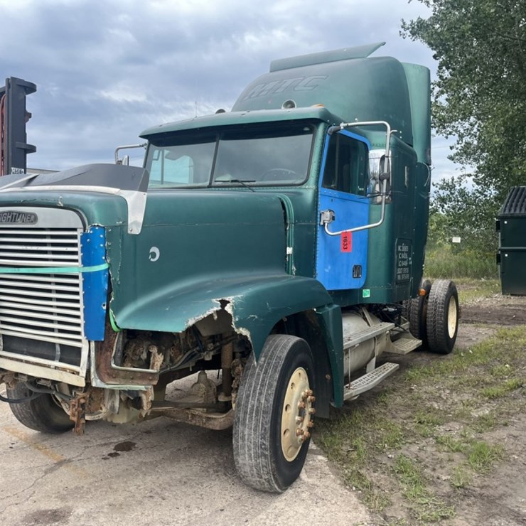#1633 • 1995 Freightliner Sleeper Truck