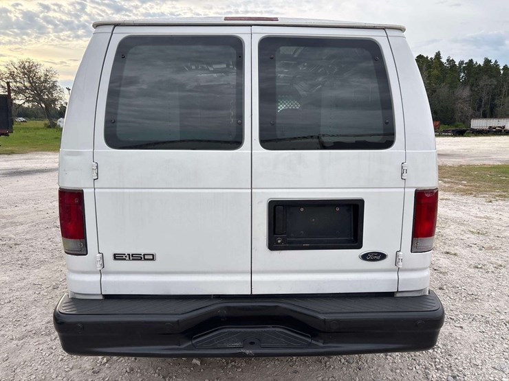 2008-ford-cargo-image-24