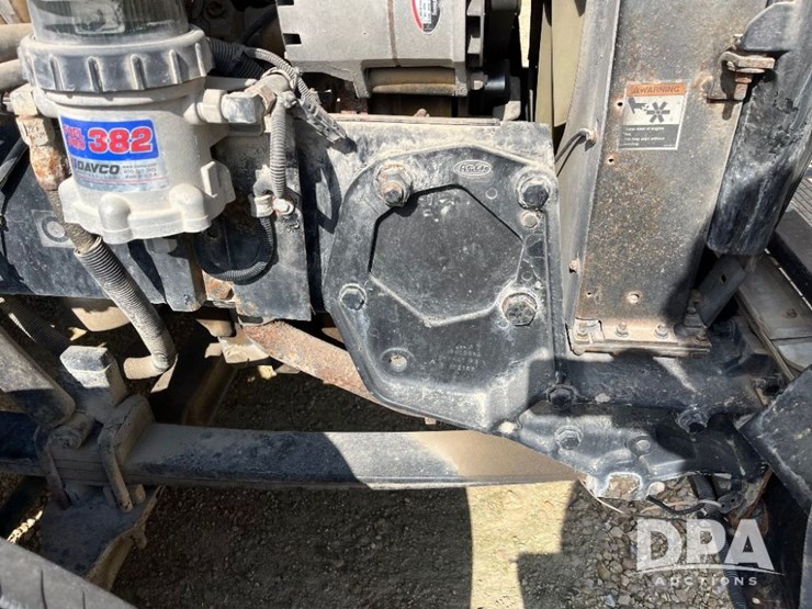 2000-peterbilt-385-image-61