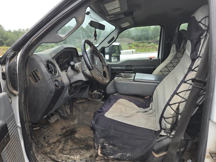 2011-ford-f550-image-54