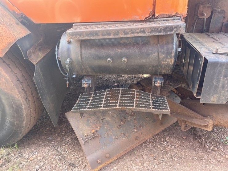 #2688-•-1998-navistar-2674-6x4-day-cab-truck-tractor-image-11