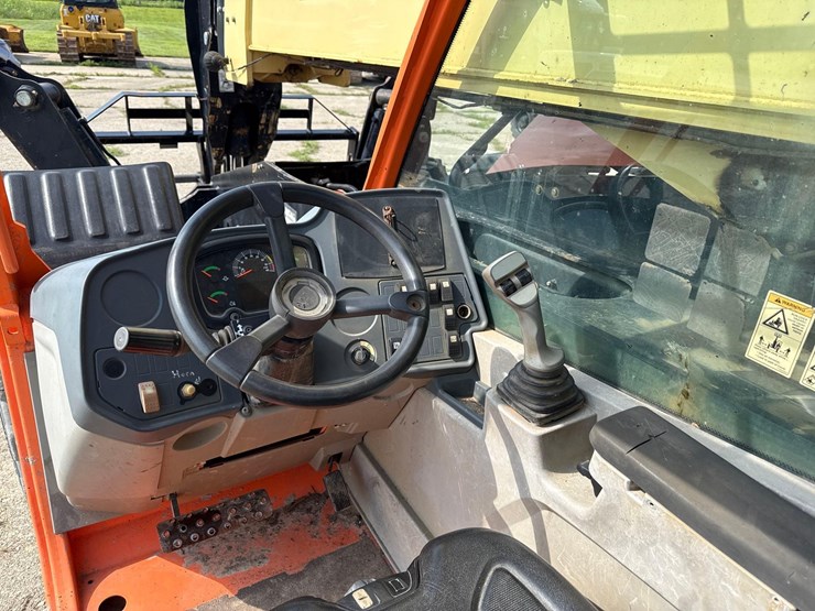 2017-jlg-1055-image-13