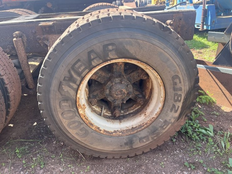 #2688-•-1998-navistar-2674-6x4-day-cab-truck-tractor-image-76