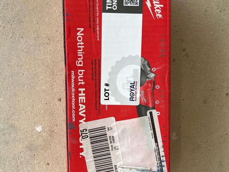 milwaukee-4.5in-small-angle-grinder-image-3