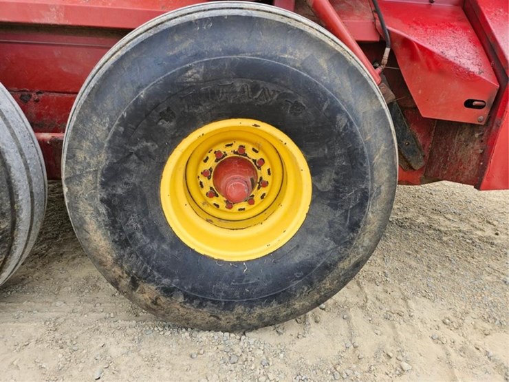 new-holland-195-image-21