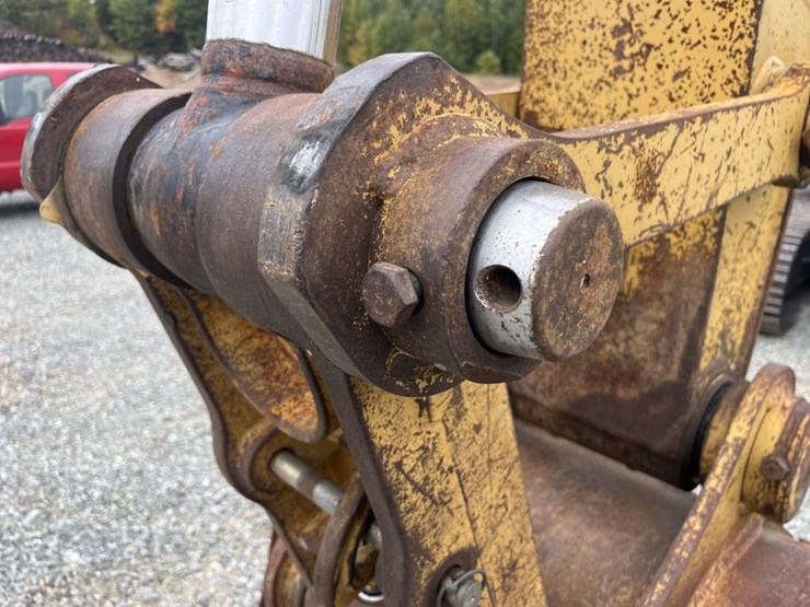 2011-caterpillar-320d-image-18