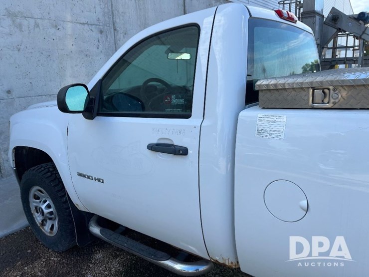 2012-gmc-3500hd-image-38