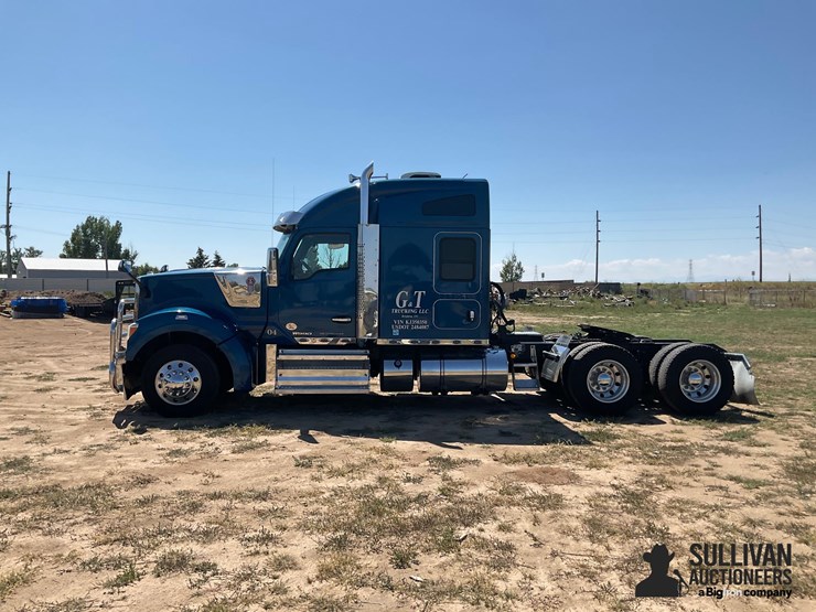 2019-kenworth-w990-image-8