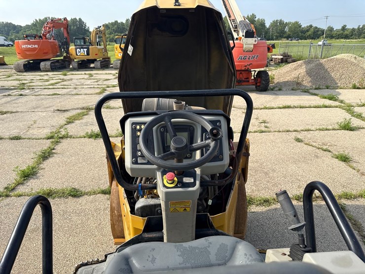 2016-caterpillar-cb34b-image-9