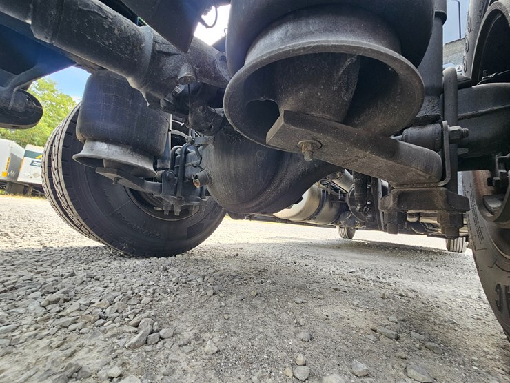 2018-freightliner-cascadia-126-image-94