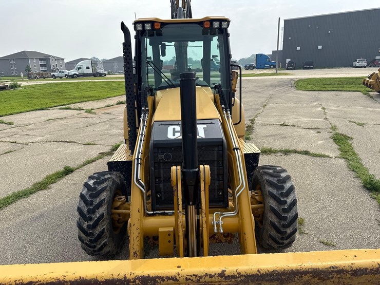 2019-caterpillar-440-image-9