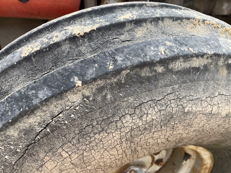 massey-ferguson-2705-image-96