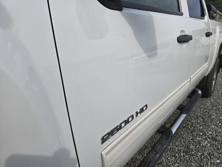 2013-chevrolet-2500hd-image-17