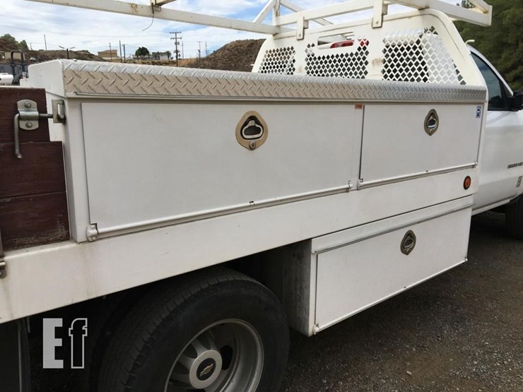 2017-chevrolet-3500-image-14