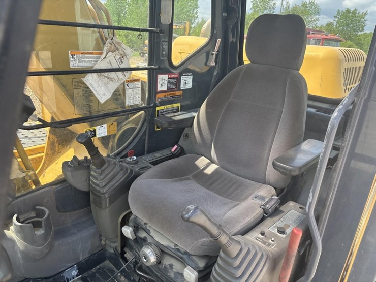 2006-deere-160c-lc-image-37