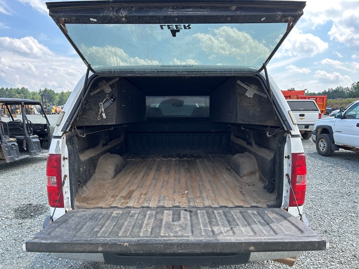 2014-chevrolet-3500-image-9