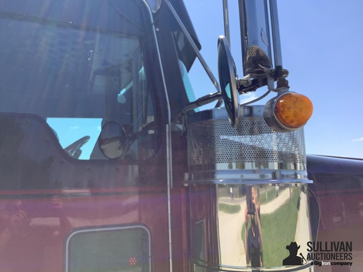 2016-kenworth-w900-image-19