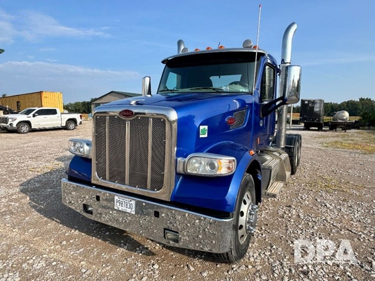 2019-peterbilt-567-image-2