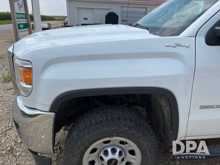 2017-gmc-3500-image-10