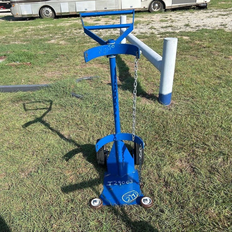Vestil Deluxe Cylinder Dolly with Pneumatic Wheels CYL-DLX-1PN