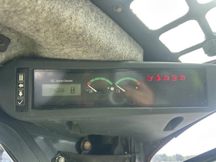 2014-deere-326e-image-41
