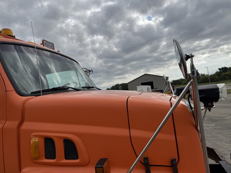 #1084-•-2006-sterling-tandem-axle-patrol-truck-image-24