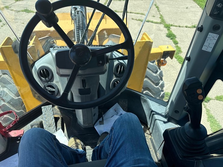 2019-deere-524l-image-21