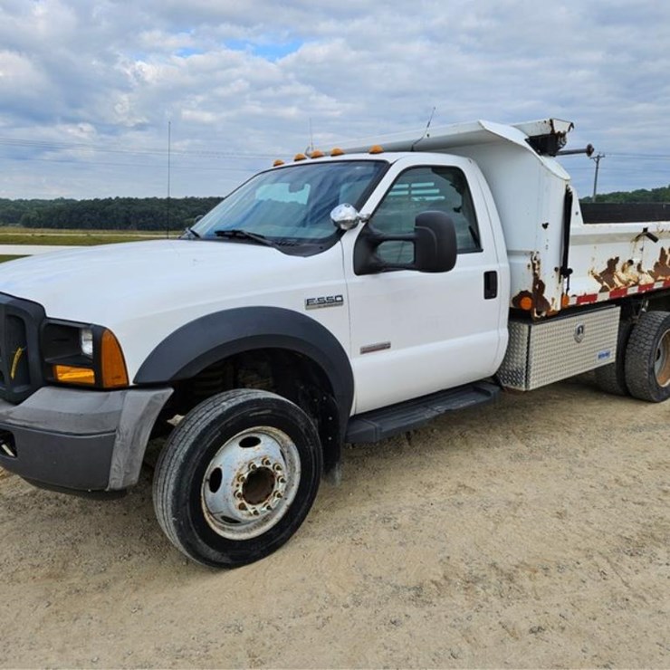 2005 FORD F550 XL