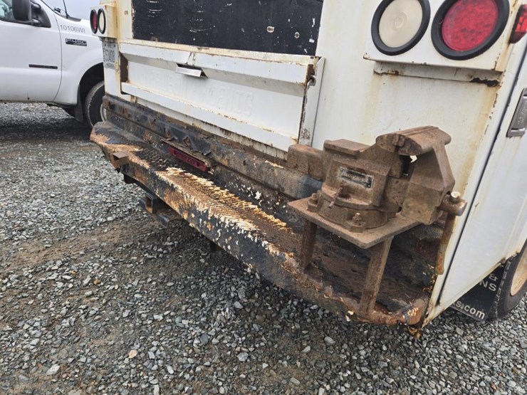 2011-ford-f550-image-33