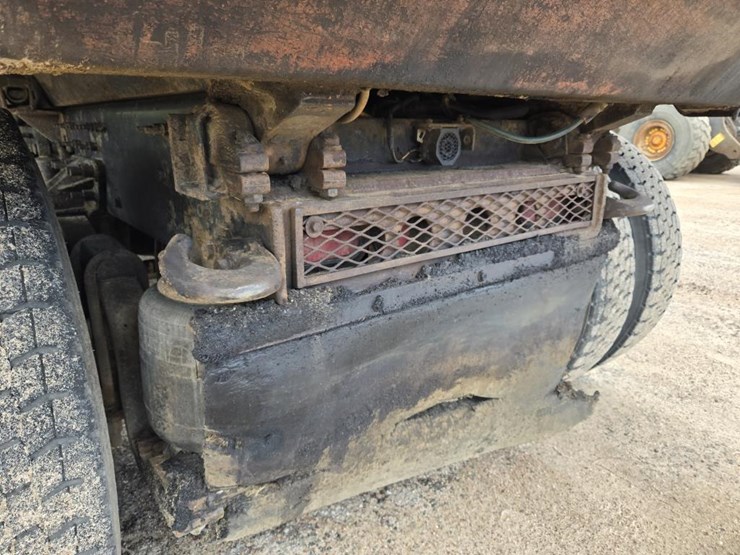 2015-mack-granite-gu813-image-39