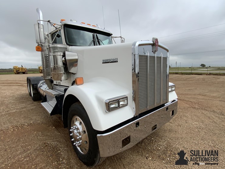 2015-kenworth-w900-image-14