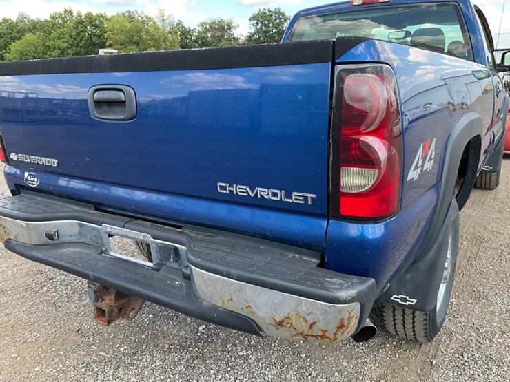 2004-chevrolet-k2500-image-41