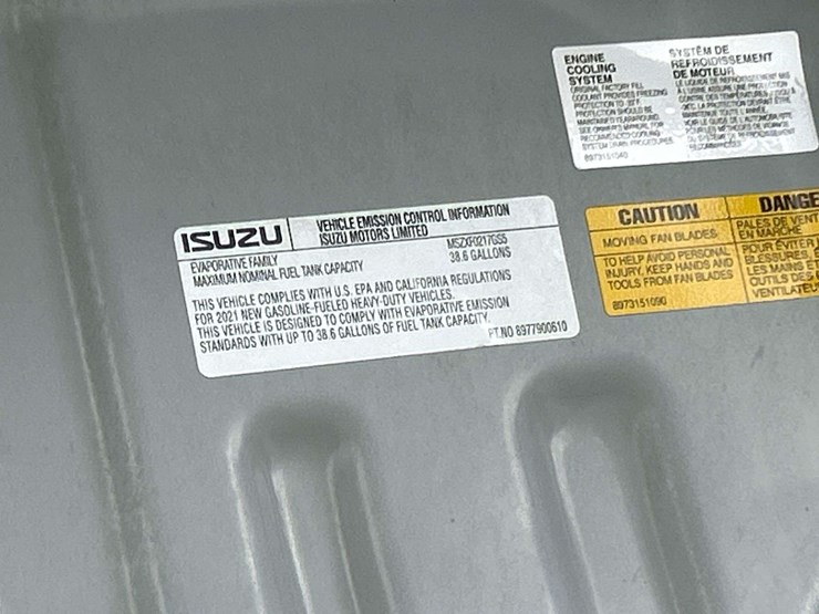 2022-isuzu-npr-image-9