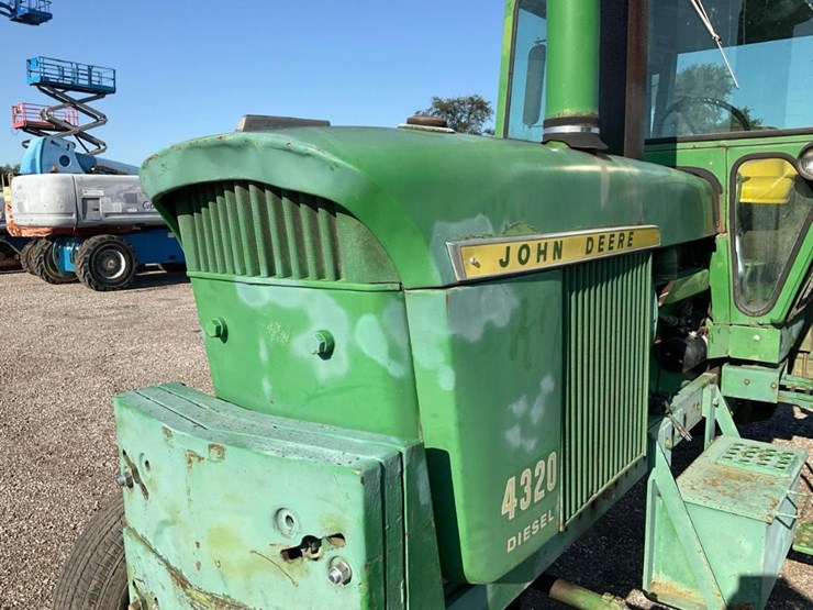 1972-john-deere-4320-image-11