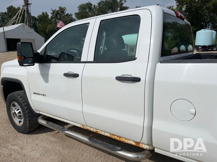 2015-gmc-2500-image-41
